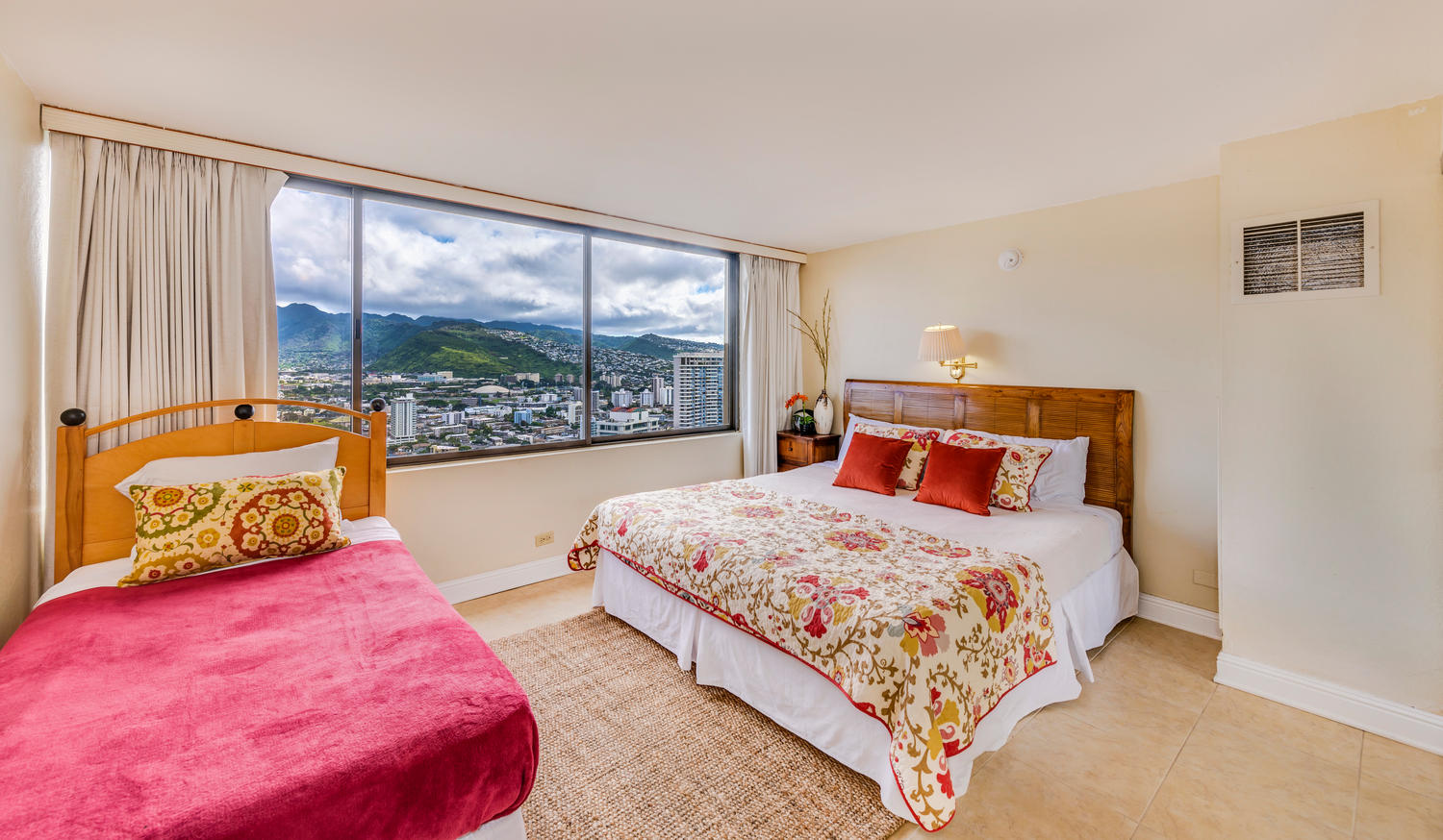 Penthouse104 Waikiki Hawaiian-large-012-Bed1-1500x874-72dpi
