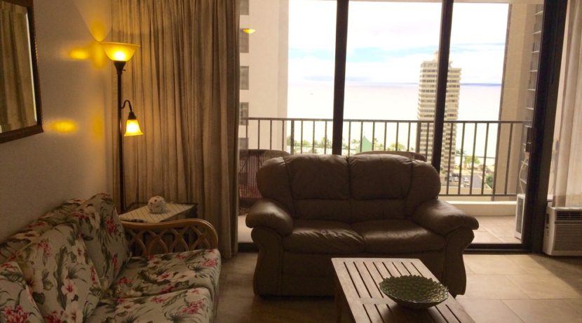 Waikiki Banyan 24th livingroom view